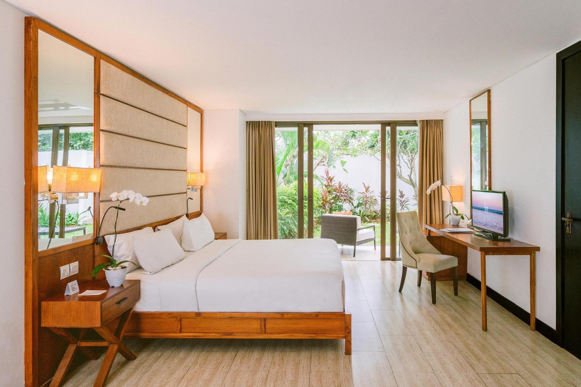 Lv8 Resort Hotel Canggu  Exterior photo